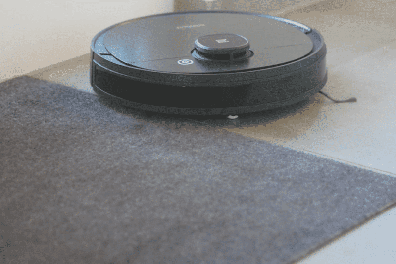 Deebot OZMO 950 doesn’t drive onto a carpet when mopping